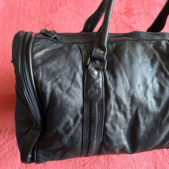 Handmade Leather Duffle Bag - Picture 6 of 9